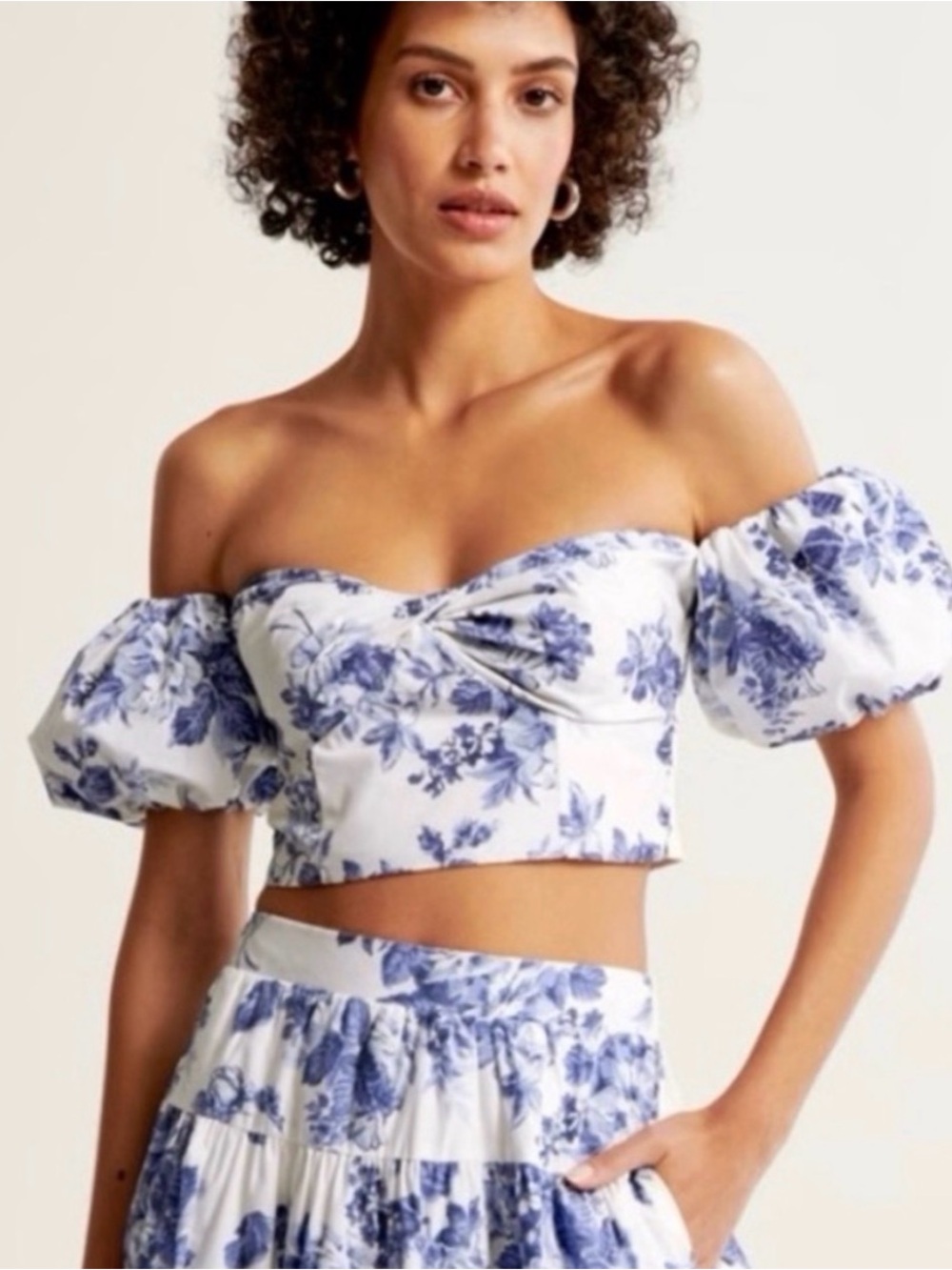 Abercrombie & Fitch Blue and White Floral Crop Top